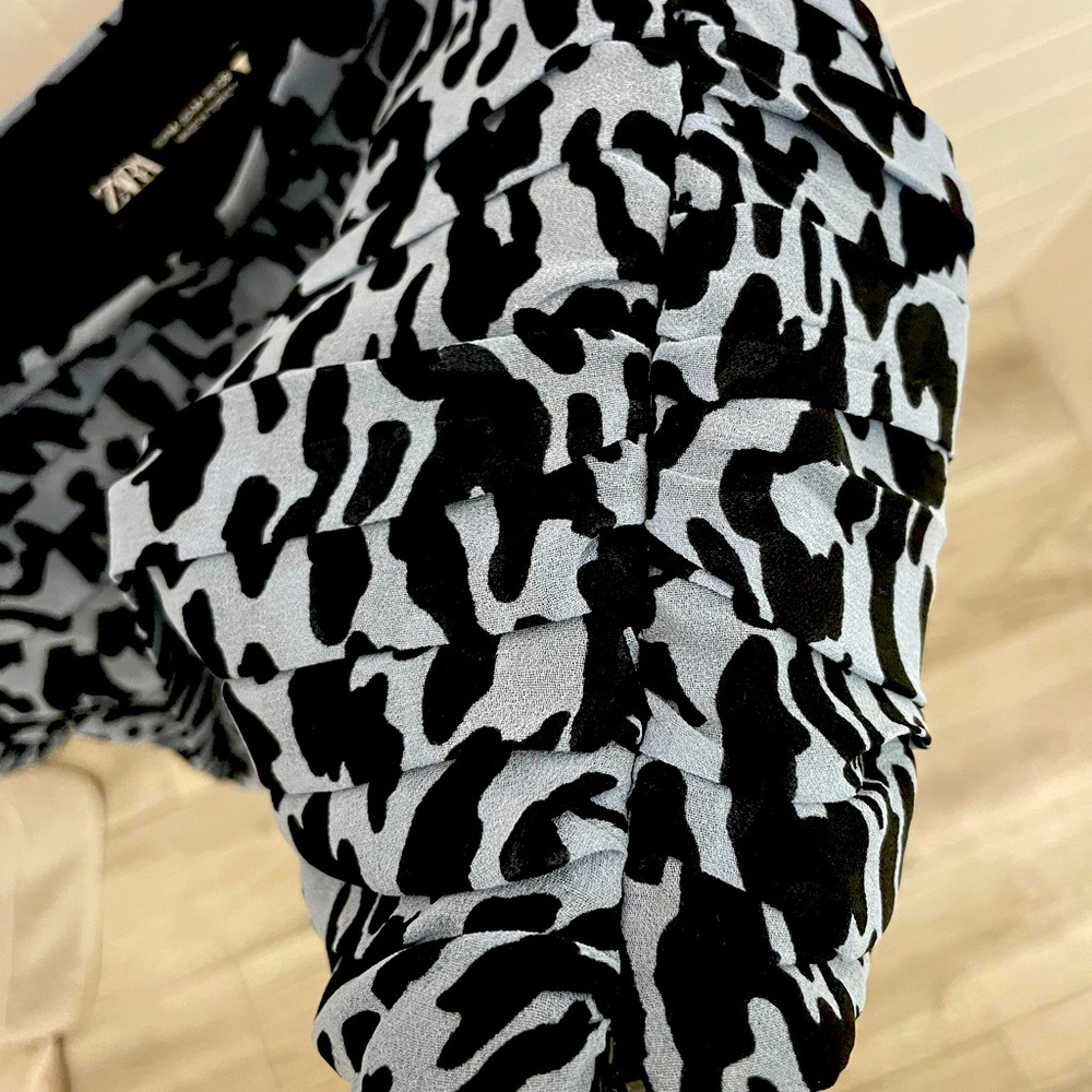 Zara Ruched Crop Top - Picture 4 of 6